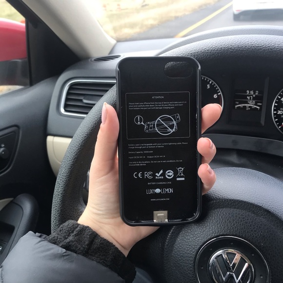 iPhone Charging Case (iPhone 7) - Picture 4 of 6